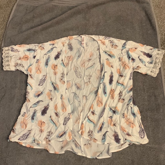 Multicolored Feather Print Short Sleeved Cardigan - Picture 1 of 4